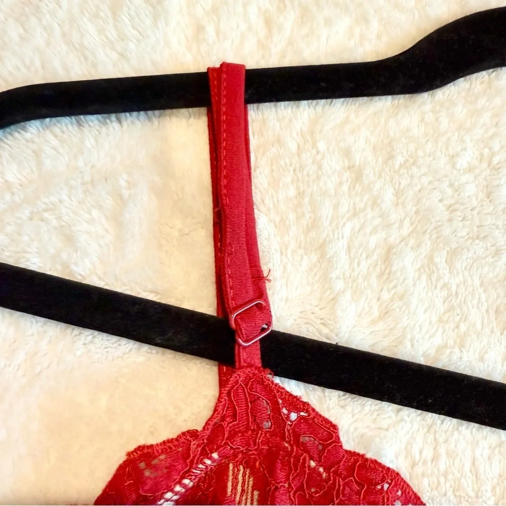 Red Ruffled Lace Bell Sleeve Top - Picture 4 of 4